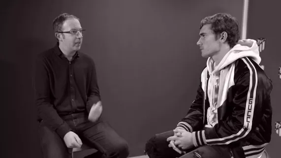 FOOTBALLEUR ET HOMO, AU CŒUR DU TABOU FOOTBALLEUR ET HOMO, AU CŒUR DU TABOU