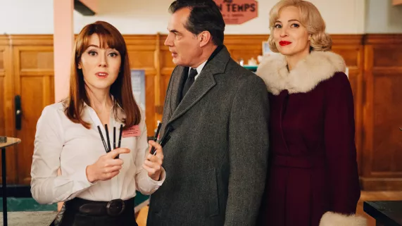 LES PETITS MEURTRES D'AGATHA CHRISTIE : L'HOMME AU COMPLET MARRON