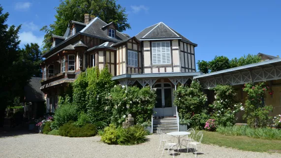 UNE MAISON, UN ARTISTE