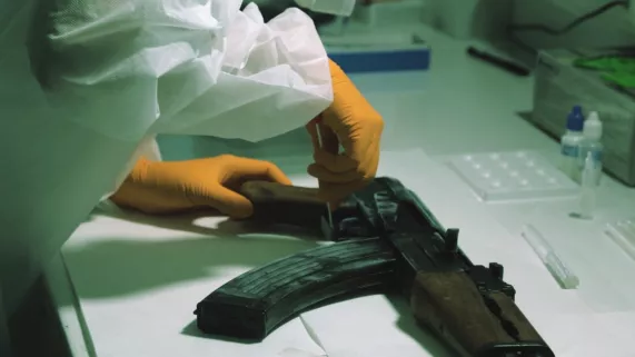 POLICE SCIENTIFIQUE, LE CRIME A LA LOUPE