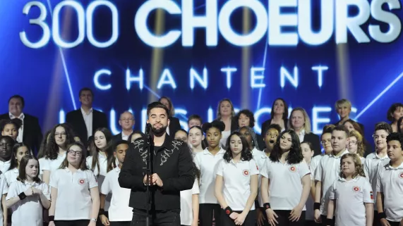 300 chœurs chantent leurs idoles