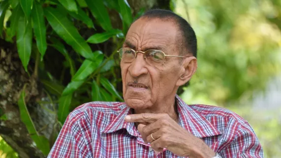 Ziétaj avec Roland Jean-Baptiste-Édouard Ziétaj avec Roland Jean-Baptiste-Édouard