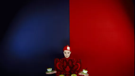 TOUT DOIT DISPARAÎTRE DÉCOUFLÉ