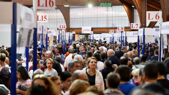 Foire du Livre de Brive - la foule sous les halles G. Brassens 