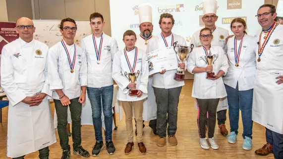 Lucas, Stanislas, Valentin, Steven, Cynthia et Sonia participants au trophée d'Ulis.