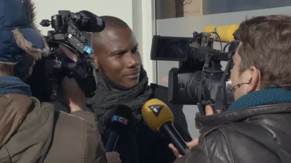 LASSANA BATHILY, HEROS MALGRE LUI