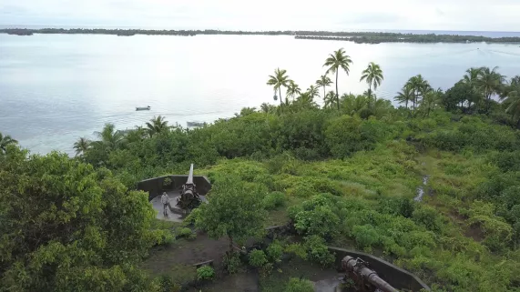 Zeta productions A L’AUTRE BOUT DE LA GUERRE