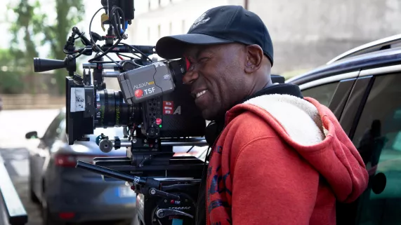 IL A DEJA TES YEUX S01