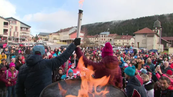 La flamme olympique à Bois d'Amont (Jura) le 4 janvier 2019 / © Fabienne Le Moing / France 3 Franche-Comté