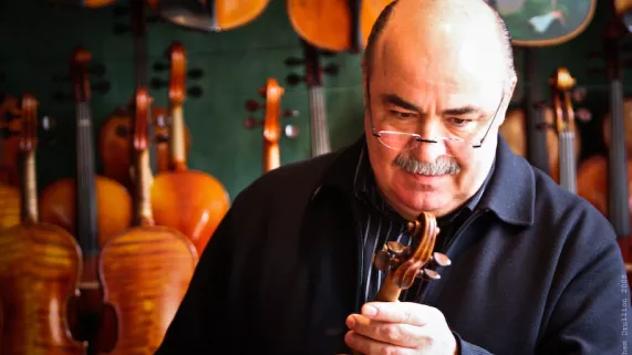 Patrice Taconné, luthier bordelais
