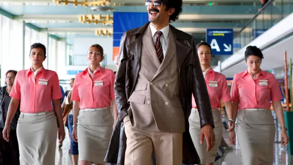 Photos : Magali Bragard© 2010 EUROPACORP - 4 MECS EN BASKETS PRODUCTION – 4 MECS A LUNETTES PRODUCTION HALAL, POLICE D'ETAT