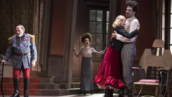 LA DAME DE CHEZ MAXIM