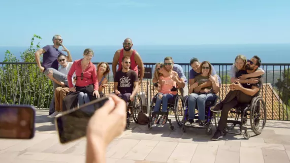 COMME LES AUTRES COMME LES AUTRES