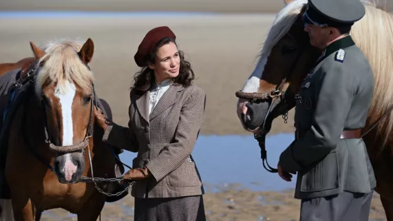 AT - La petite femelle