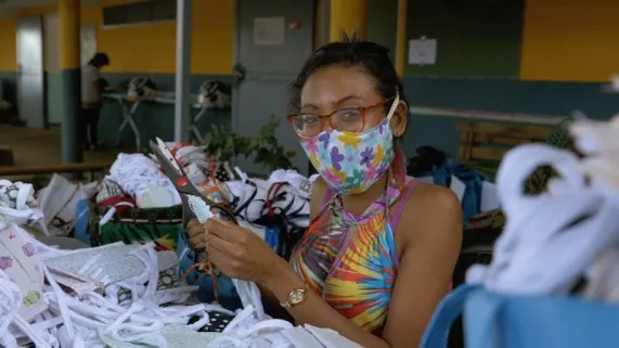 ARCHIPELS : LA RÉUNION AU TEMPS DU CONFINEMENT ARCHIPELS : LA RÉUNION AU TEMPS DU CONFINEMENT