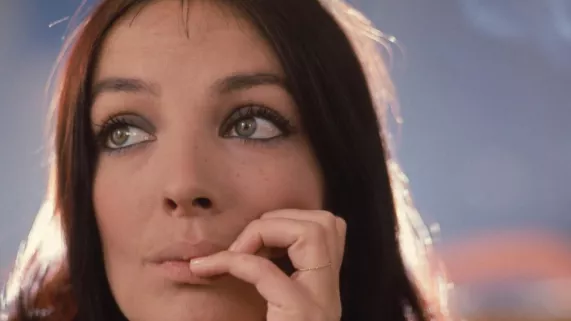 MARIE LAFORET, CHANTEUSE MALGRÉ ELLE