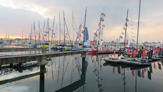 Bateaux aux pontons Bateaux aux pontons
