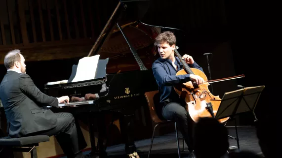 Festival de la Vézère Victor Julien et Lafferiere et Jonas Vitaud festival de la Vézère -victor-julien-lafferiere et jonas-vitaud-photo-olivier-soulie