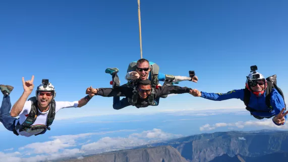 Les Parachutistes de l'île intense
