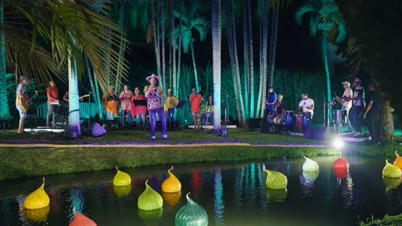 Chanté Nwèl : Robert Mavounza et le groupe Bakwa Nwèl © DR Chanté Nwèl : Robert Mavounza et le groupe Bakwa Nwèl