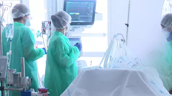 Service de réanimation dans un hôpital de Metz © France 2 Service de réanimation dans un hôpital de Metz © France 2