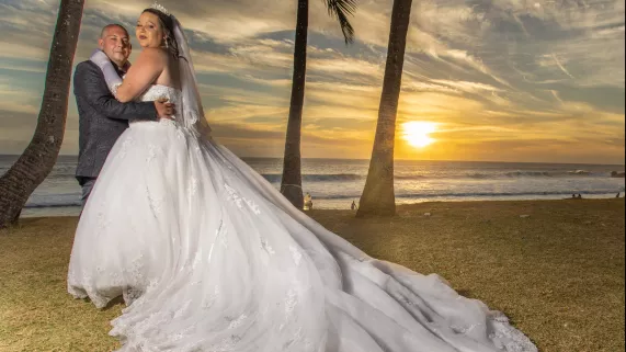 6 mariages et un témoin privilégié, Rocaya ! Le plus beau jour de leur vie en compétition sur Réunion la 1ère ! Épisode 2 : cette semaine, Rocaya nous convie aux noces de Vanessa et Frédérick