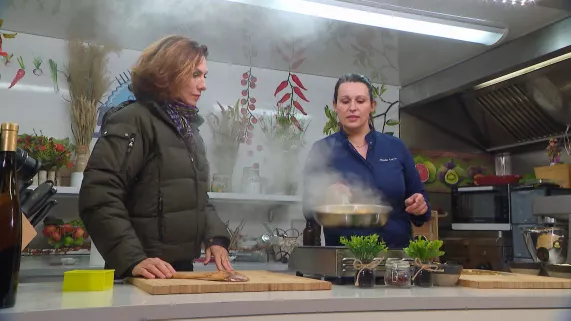 Ça roule en cuisine - Marie Carrer – crédit FTV