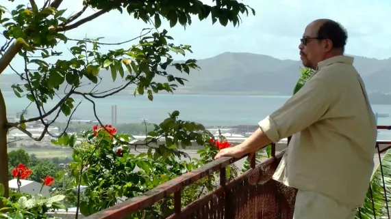 Documentaire : Raphaël Confiant, conteur caribéen, guerrier créole Documentaire : Raphaël Confiant, conteur caribéen, guerrier créole