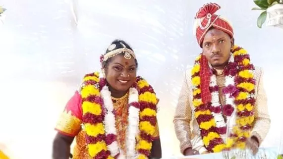 LAMOUR LE DOU SAISON  10 Lamour lé dou saison 10, placée sous le signe de l’émotion.  6 mariages et un témoin privilégié, Rocaya ! Le plus beau jour de leur vie en compétition sur Réunion la 1ère !