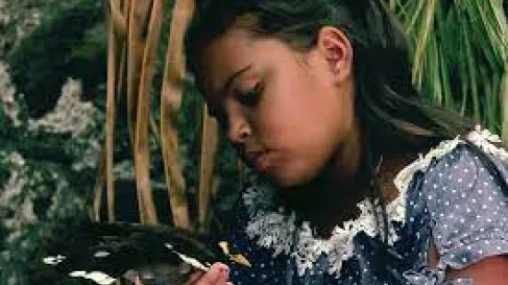 DANS LA FAMILLE BOMATA IL Y A... Sur l’île de La Réunion, à l’abri des regards, vit une famille de coupeurs de cannes aux racines malgaches, africaines et indiennes. -Un film d’Esther Mazowiecki et Leszek Sawicki sélectionné pour les États généraux du Film Documentaire de Lussas 2021