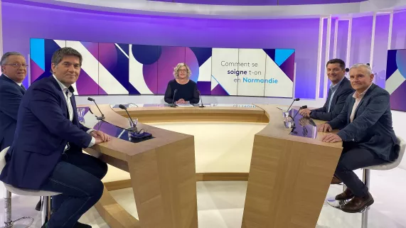 Dimanche en Politique