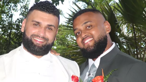 Mariage 6 : Dylan et Damien "Damien et Dylan, tous deux 25 ans, se rencontrent sur les réseaux sociaux et c’est le coup de foudre immédiat. Damien, homosexuel assumé, trouve en Dylan, tiraillé par la pression familiale et la pression des regards, son âme-sœur