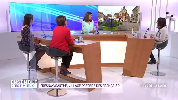 Laurence Lancelot, Responsable RH Groupe Gruau à gauche en rouge Lucie Papot , Elève en Terminale, à gauche Laurena Salion, Guide conférencière à Fresnay sur Sarthe, à droite