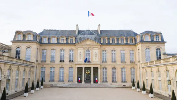 Election présidentielle  2022 : Le débat d'entre-deux tours entre les deux finalistes  Le débat d'entre-deux tours entre les deux finalistes de l'élection présidentielle  A (re) voir sur Réunion la 1ère, le jeudi 21 avril 2022 à 19.45