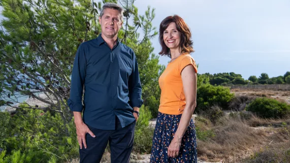 Enquêtes de région France 3 Occitanie présenté par Anne-Sophie Mandrou et Nicolas Albrand Enquêtes de région France 3 Occitanie présenté par Anne-Sophie Mandrou et Nicolas Albrand