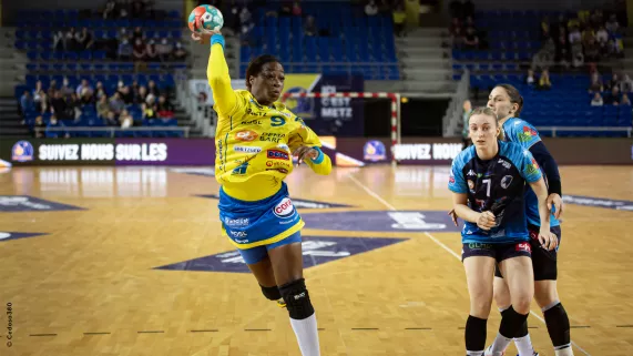 Astride, joueuse au Handball Metz © Cedosa380 Astride, joueuse au Handball Metz