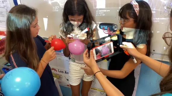 Kid reporters ep3 Systeme solaire Univers astrophysicien4.png