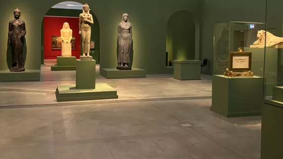 (c) FRANCE 3 HDF LE LOUVRE LENS