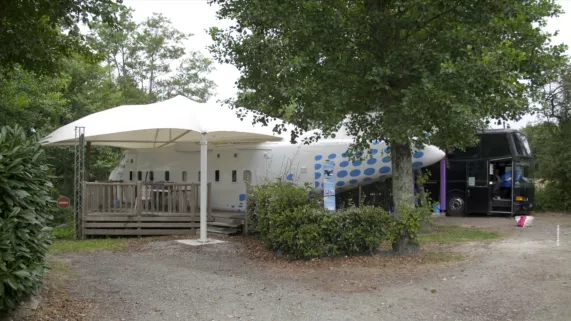 Skylander, chronique d’un avion fantôme Le Skylander dans un camping