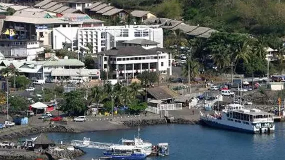 MAYOTTE,  EN OFF <br> Ou l'histoire OFF du premier film de cinéma tourné à Mayotte Mayotte, en OFF c'est l'histoire d’un territoire qui n’existe pas dans le cinéma français, ni dans l'imaginaire du public...