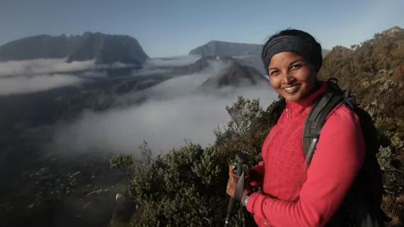 La Réunion : les dames des forêts  Avec 25 forêts classées, la Réunion est un territoire exceptionnel. C’est l’un des 34 hotspots de biodiversité terrestre mondiale. Mais aussi le département français où l'on replante le plus d'arbres, chaque année, par habitants.