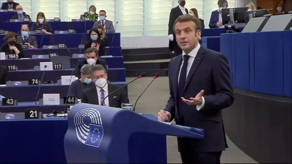 Emmanuel Macron tribune - capture d'écran Emmanuel Macron tribune