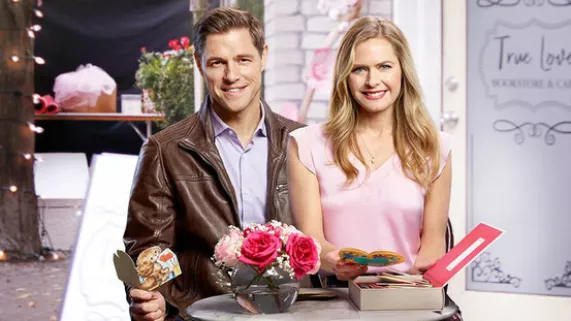 NOUS DEUX, C'ETAIT ECRIT Une jeune libraire se bat contre un projet qui menace sa boutique et tout le quartier, projet dont l'architecte n'est autre que son tout premier amour.