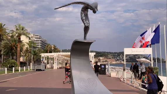 Sculpture commémorant l'attentat de Nice