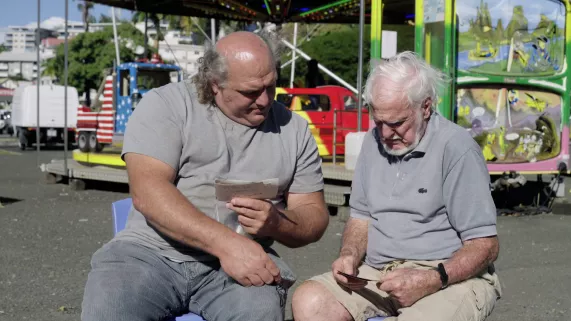 Les petits cailloux - karl, la famille des forains