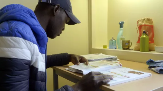 Sabour révise ses cours  Sabour révise cours