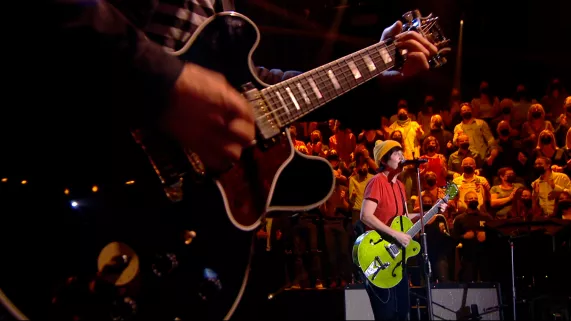 Taratata 100 % live, vendredi 10 décembre 2021 à 22.00 sur Réunion la 1ère Pour cette deuxième mensuelle de la saison, moments nostalgie avec des retours très attendus de cette rentrée 2021.