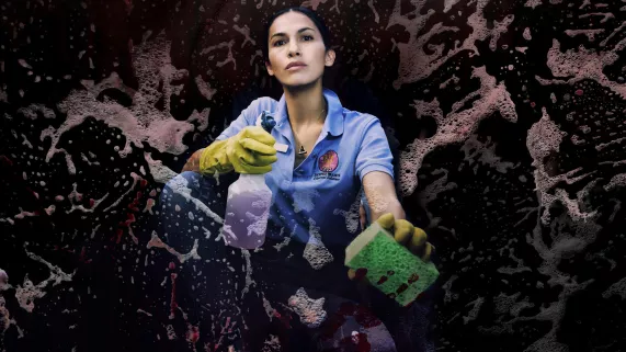 The cleaning Lady Saison 2  The Cleaning Lady, La saison 2  contient 12 épisodes. La deuxième saison reprend avec Thony qui tente désespérément de retrouver son fils, Luca, après qu'il ait été kidnappé par son père Marco. N'ayant nulle part où aller, elle demande l'aide de l'agent du FBI Garrett Miller pour le retrouver avant qu'ils ne quittent le pays. Pendant ce temps, un incident impliquant Chris oblige Fiona à protéger son fils par tous les moyens.