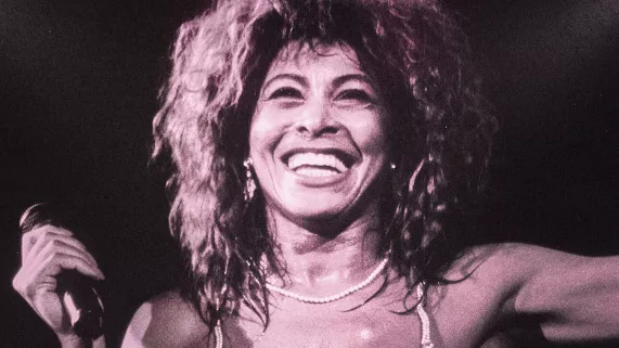 SIMPLY THE BEST : TINA TURNER EN HERITAGE © Entertain Me Publising LTD
