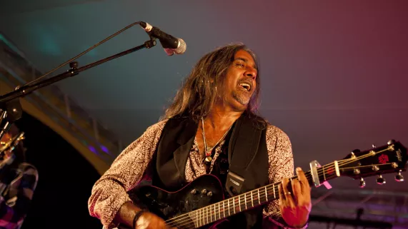 Concert évènement Ziskakan : «Kaskasnikola» Diffusion Vendredi 29 octobre 2021 à 19.50 Pour sa 12 ème édition, An Vavang met la semaine créole à l’honneur avec une programmation prestigieuse, le concert évènement de ZISKAKAN : « Kaskasnikola»